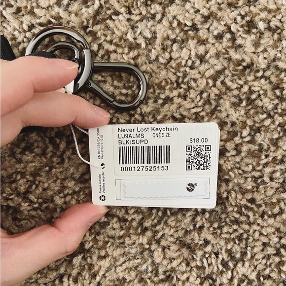 SOLD NWT Lululemon Never Lost Keychain - Picture 5 of 6